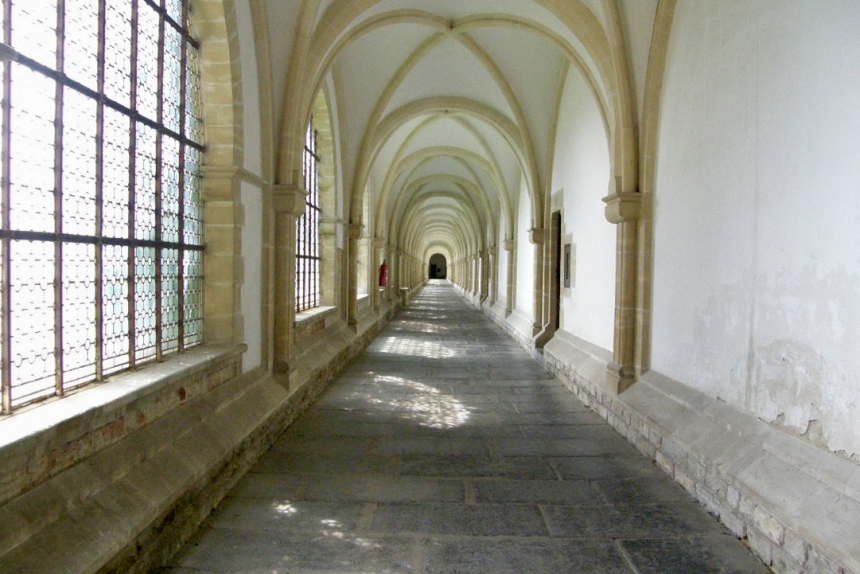 Klostergang i St. Hugh’s Charterhouse,  Parkminster, England. 