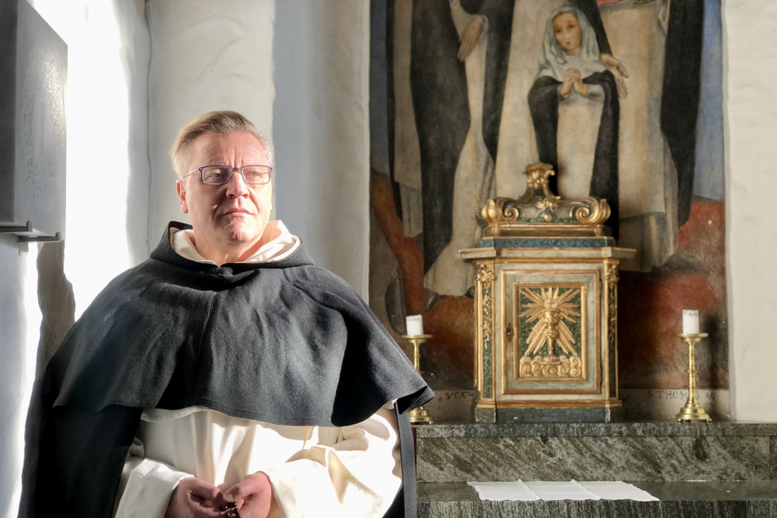Portrett av p. Jon Atle Wetaas i St. Dominikus kirke.