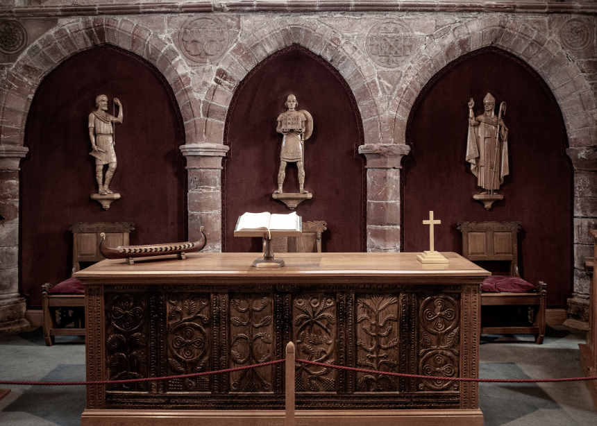Alter og statuer i St. Magnuskatedralen på Orknøyene