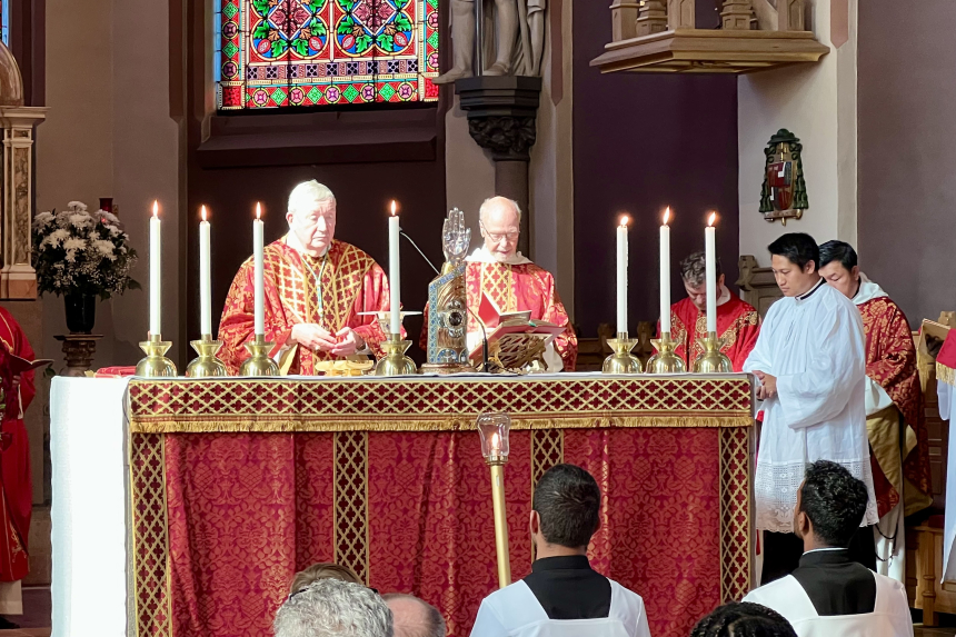Biskop Bernt Eidsvig feirer olsok i St. Olav domkirke, Oslo, i 2023.