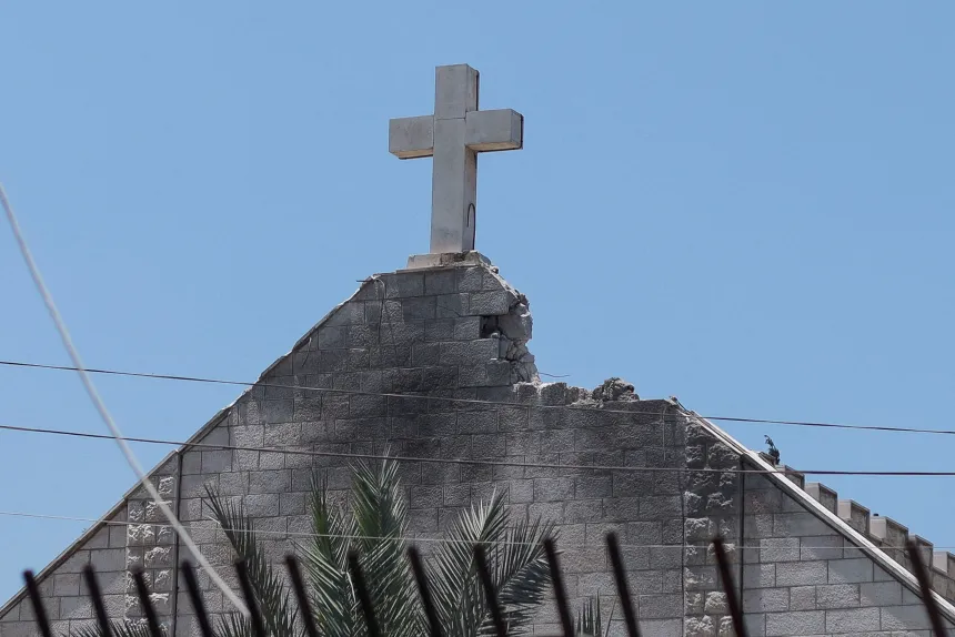 Ødelagt tak på den katolske kirken i Gaza