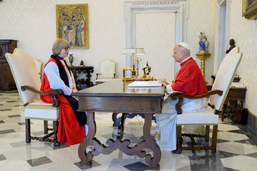 Pave Leo XIV møter erkebiskop Sarah Mullally