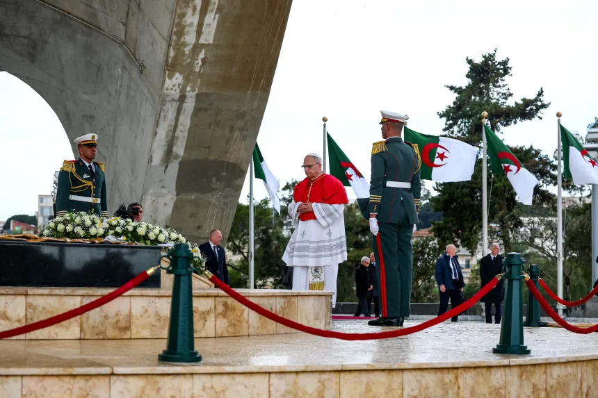 Pave Leo XIV ved et minnesmerke for martyrer i Algerie