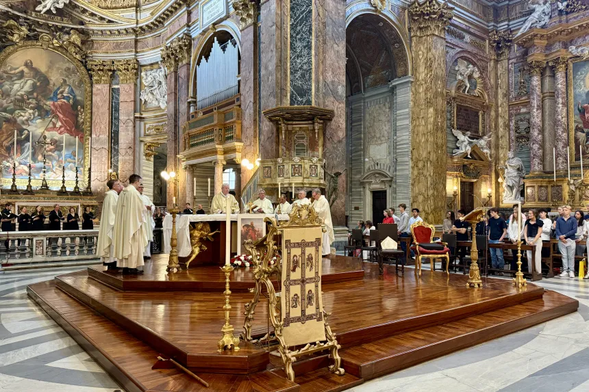 Biskop Bernt Eidsvig feirer messe ved Olavsalteret 16. oktober 2026.