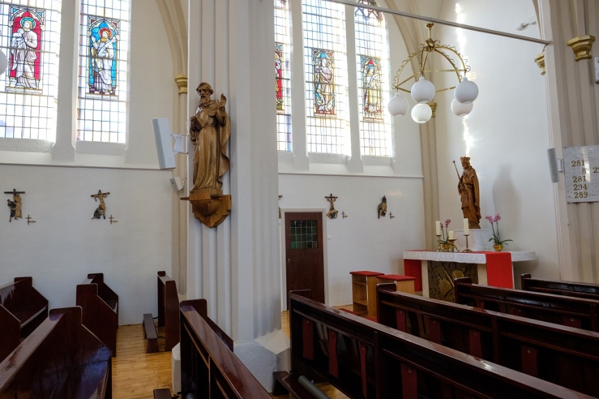 Innsiden av St. Peter kirke i Halden
