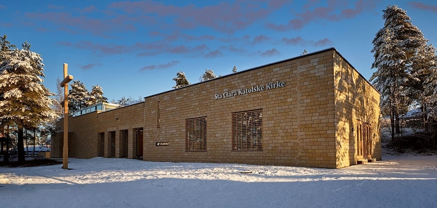 Utsiden av Sta. Clara kirke i Kongsvinger
