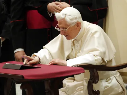 Pave Benedikt XVI skriver sin første tweet på en iPad