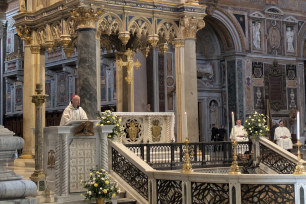 Biskop Erik Varden feirer messe i Laterankirken
