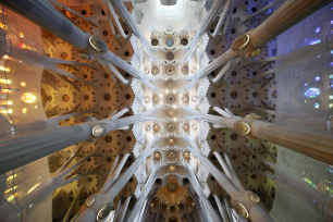 Taket innvendig i Sagrada Familia-basilikaen