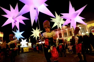  Julelysene tennes for å markere starten på julesesongen, i Ronda, Spania. 