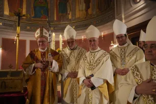 Kardinal Parolin, kardinal Arborelius og biskoper i St. Ansgar domkirke
