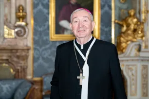 Biskop Bernt Eidsvih fotografert i Keisersleiligheten i Stift Klosterneuburg, Østerrike, 2026.