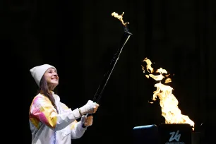 Nicoletta Manni tenner den olympiske ild i Milano