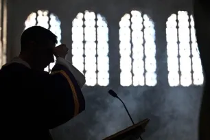 Bønn. Foto: Vatican Media