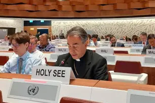 Erkebiskop Ettore Balestrero representerer Den hellige stol i FN