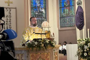 Biskop Fredrik Hansen preker under skjærtorsdagsmessen 2026. 